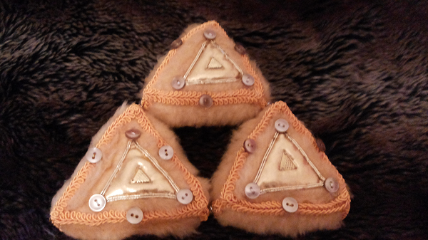 Triforce: Say hello to the fluffy triforce!